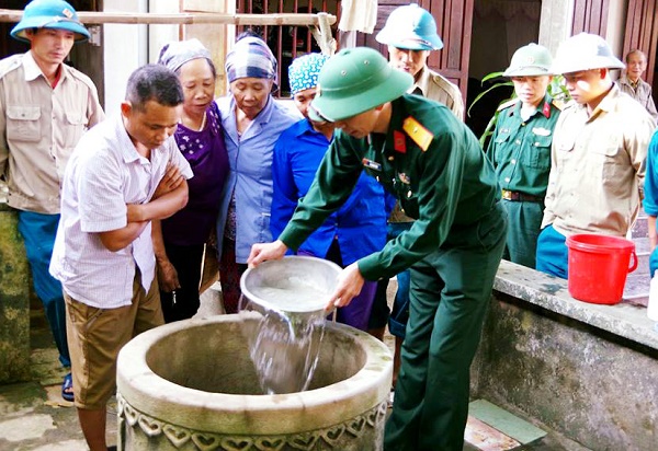 Ngoài lương thực, Chính phủ cũng xuất cấp hóa chất khử khuẩn từ kho dự trữ quốc gia cho các tỉnh phòng, chống dịch bệnh. Ảnh: VGP