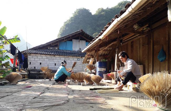 Nghề làm hương ở Phja Thắp đã có từ hàng trăm năm nay.