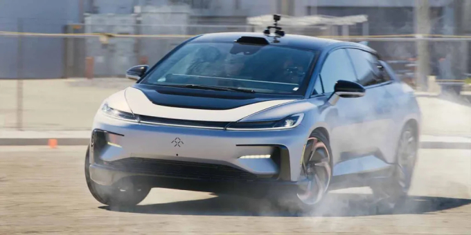 Giá cổ phiếu của Faraday Future đã lao dốc không phanh sau khi CEO thông báo về số xe đã bàn giao trong quý này.