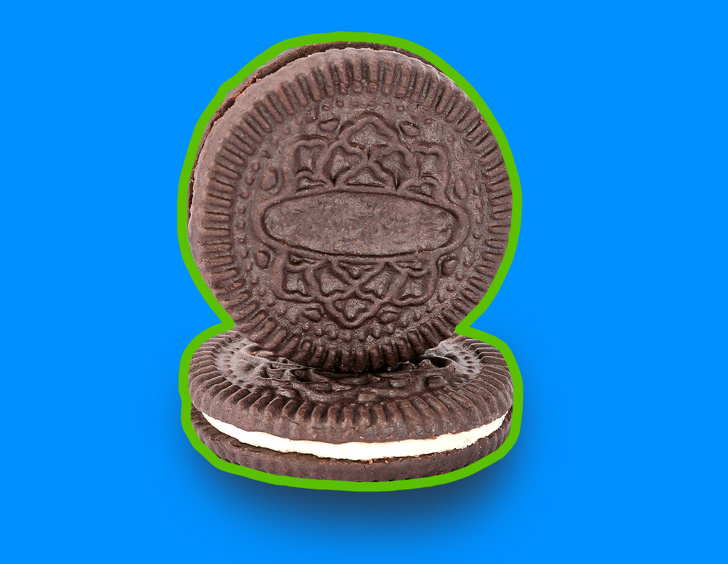   1 Chiếc bánh Oreo.  