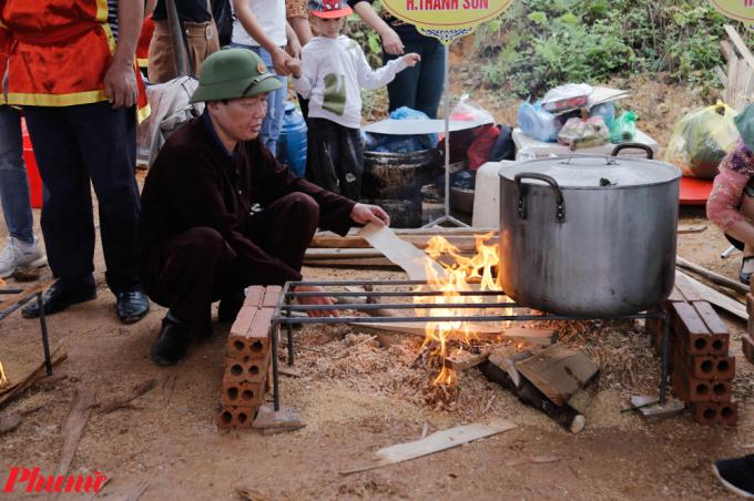 Về Phú Thọ xem người dân gói bánh dâng các vua Hùng