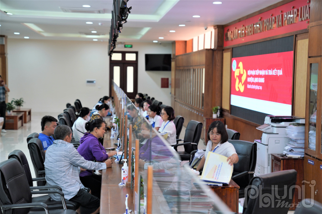 Các tiêu chí môi trường công sở văn minh bao gồm: Xây dựng môi trường làm việc trong lành, thân thiện, xanh - sạch - đẹp.