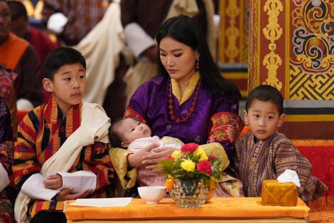 Hoàng hậu Bhutan cùng 3 con của mình