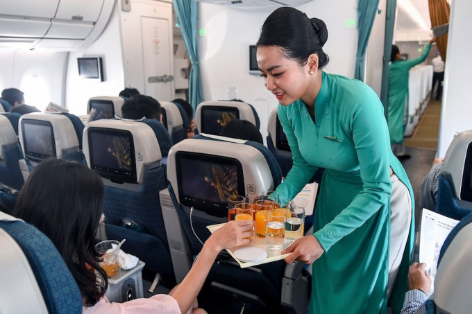 Khôi phục việc phục vụ ăn uống trên một số chuyến bay Vietnam Airlines