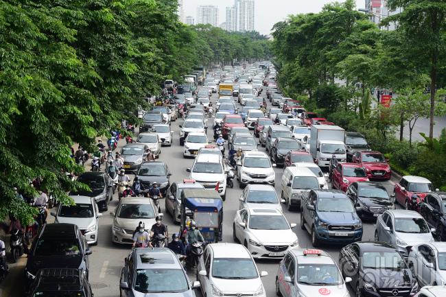  Giao thông ùn tắc khoảng 1km đoạn Võ Chí Công.