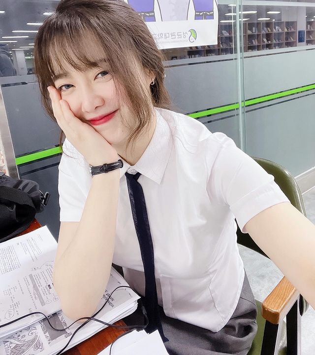 Goo Hye Sun chia sẻ những hình ảnh tới trường ở độ tuổi U40