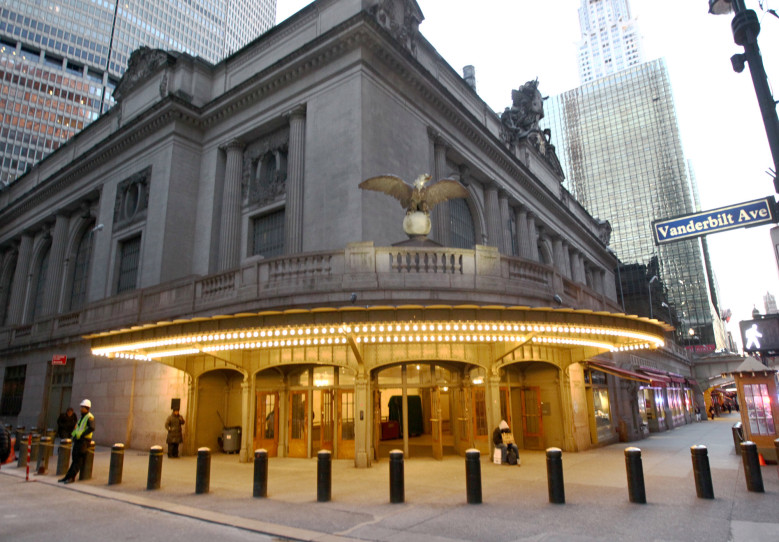 Bên ngoài tòa nhà Grand Central Terminal trong giờ cao điểm hôm nay.