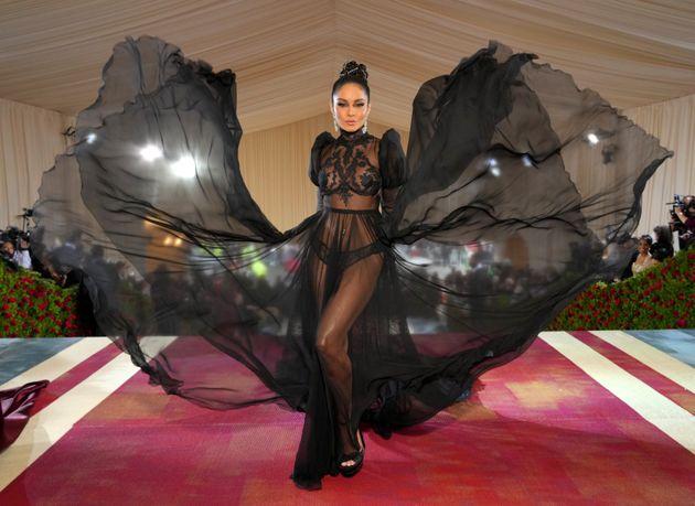 Thời trang đẹp nhất trên thảm đỏ Met Gala 2022 - Ảnh 38.