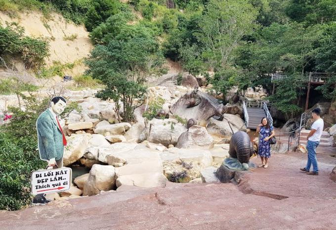 Lối dẫn ấn tượng trong khu du lịch Tàu Ngầm Nha Trang