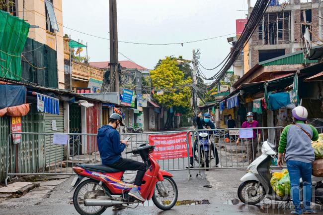 Theo Trung tâm kiểm soát bệnh tật (CDC) Hà Nội, ổ dịch Nam Dư đến nay đã ghi nhận 21 ca F0. Được biết, nguồn lây của chuỗi ca bệnh này liên quan nhân viên làm tóc của Hair Salon Mẹ Ớt (phố Trần Quang Diệu, quận Đống Đa)