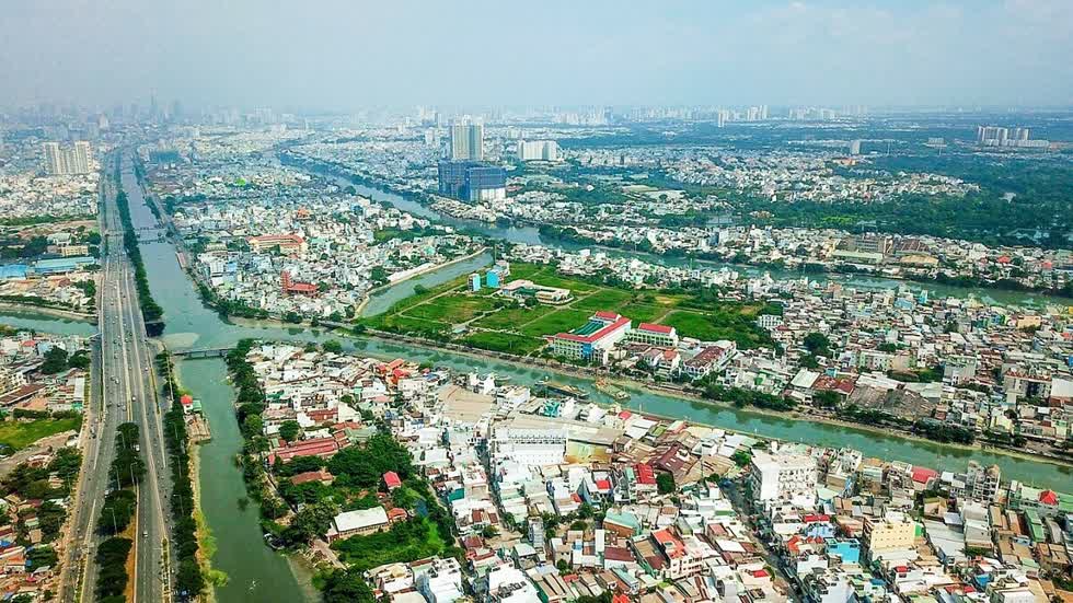 Hạ tầng khu Tây Nam vẫn chưa đồng bộ, vẫn nghiêng hẳn về quận 7, quận 6, quận 8. Ảnh: VnExpress