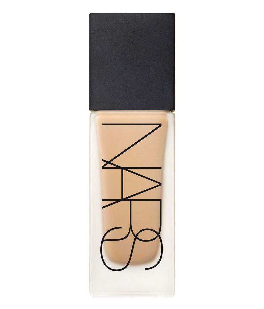 Kem nền NARS All Day Lumninous Weightless Foundation.