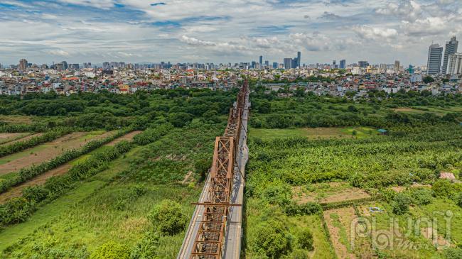 Công trình từng được mệnh danh là tháp Eiffel nằm ngang của Hà Nội, hơn cả một công trình giao thông Cầu Long Biên được coi là một chứng nhân lịch sử, một địa điểm không thể bỏ qua của mỗi du khách khi tới Thủ đô