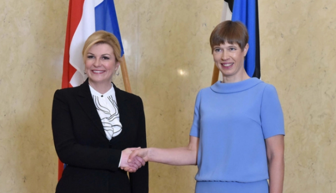   Tổng thống Estonia Kersti Kaljulaid (trái) và cựu Tổng thống Croatia Kolinda Grabar-Kitarovic  