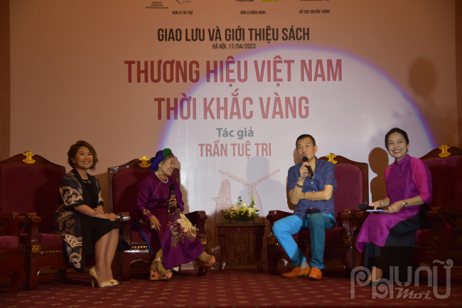 Các diễn giả trao đổi sôi nổi tại phiên thảo luận thứ ba