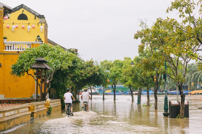 Các tỉnh dần bỏ cách ly, xét nghiệm với du khách