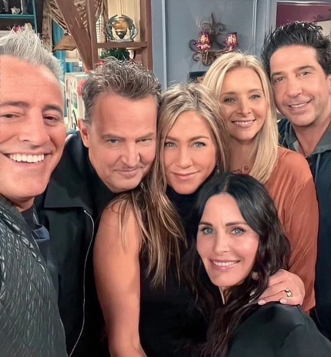 Matthew Perry và các bạn diễn trong 