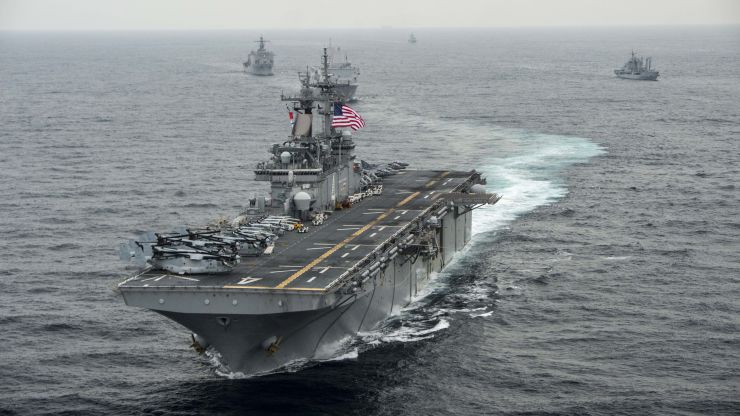 Tàu tấn công đổ bộ USS Boxer.