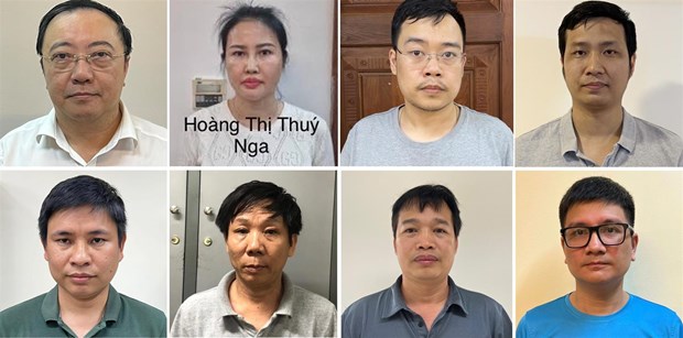 Từ trái sang: Các bị can Phan Huy Anh Vũ; Hoàng Thị Thúy Nga; Nguyễn Quang Minh; Nguyễn Tiến Thu; Hoàng Thế Quỳnh; Nguyễn Công Tiến; Ninh Văn Sinh; Vũ Quang Ngọc. Ảnh: BCA