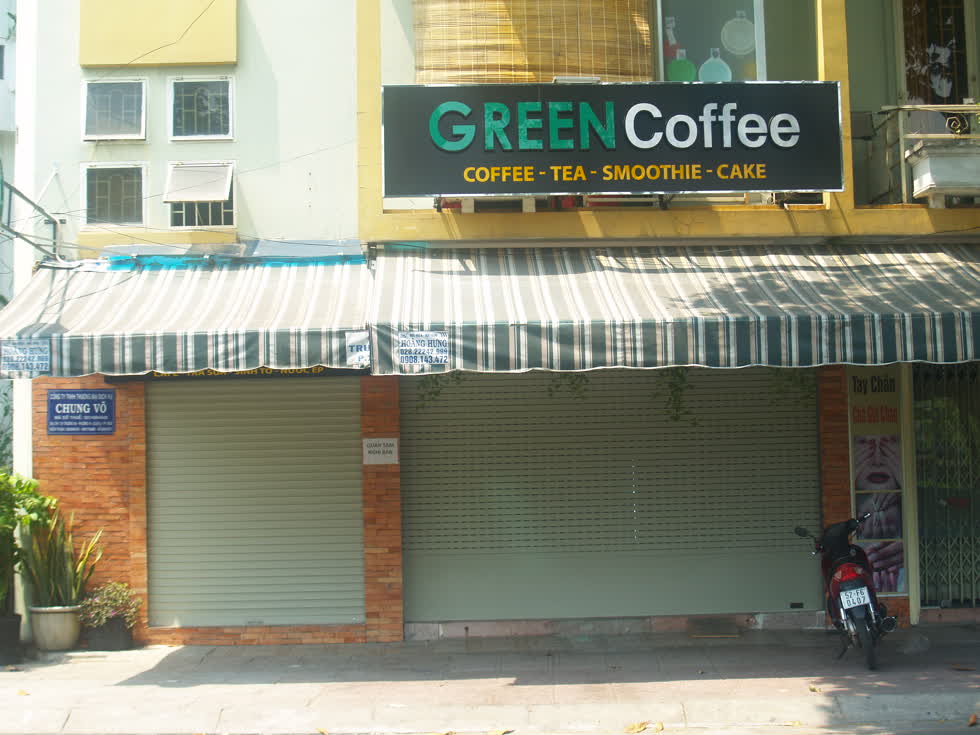 Quán cafe trên đường Trường Sa, treo bảng 