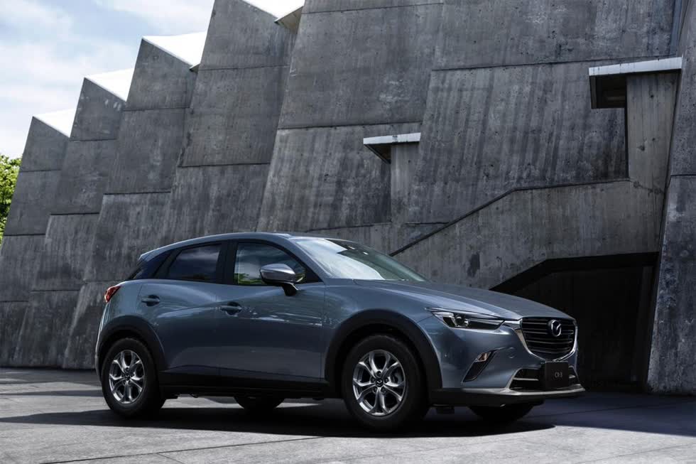 Mazda CX-3 phiên bản mới màu Xanh - Xám.