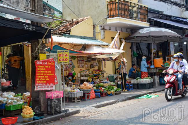 Đi chợ mùa dịch có gì lạ? 