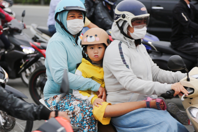 TP.HCM: Hàng nghìn phương tiện nối đuôi nhau rời thành phố, người dân mệt mỏi vì cảnh kẹt xe kéo dài