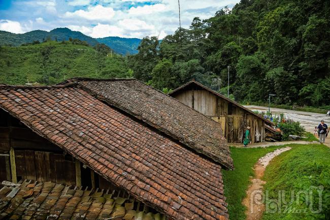 Kiến trúc nhà cổ làm bằng gỗ từ 3 đến 5 gian mang nét đẹp cổ kính từ những mái ngói âm dương