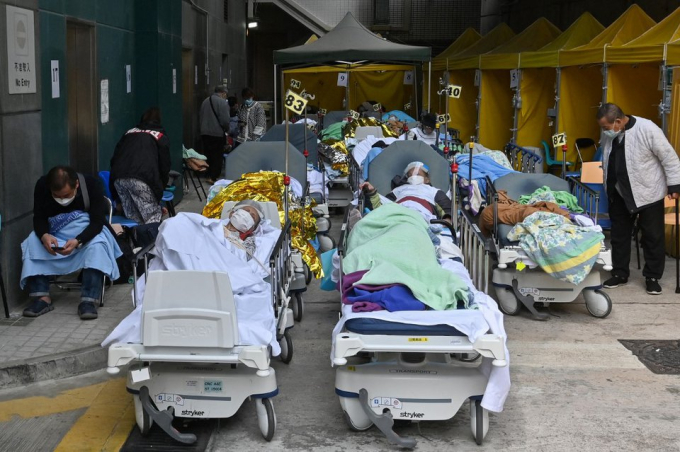           Trung tâm Y tế Caritas ở quận Sham Shui Po hôm 14/2 bắt đầu dựng lều cách ly bên ngoài. Ảnh: AFP.          