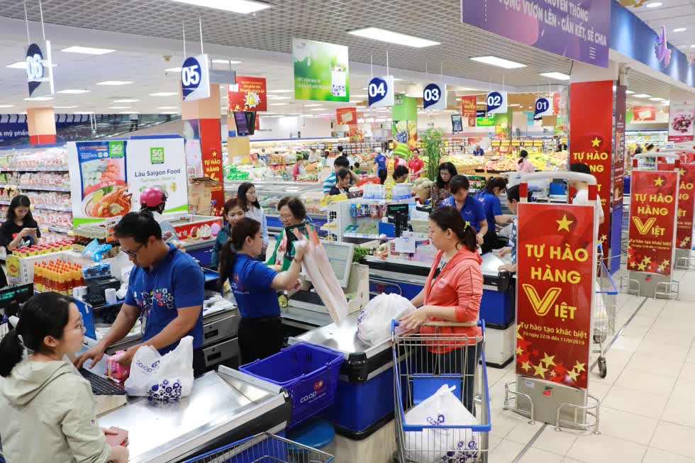 khach-hang-mua-sam-tai-coopmart-ly-thuong-kiet-2-1552