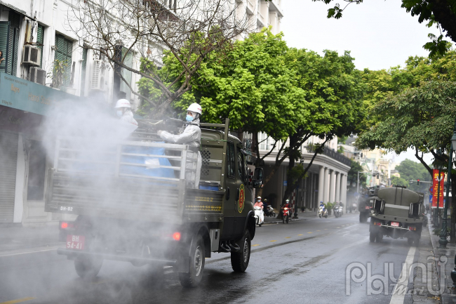 Hà Nội phun khử khuẩn trên diện rộng