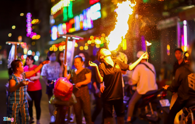 Trước đó, hầu hết các chủ quán bar đều dự báo lượng khách quay lại chỉ cầm chừng vì lo sợ dịch bệnh. 