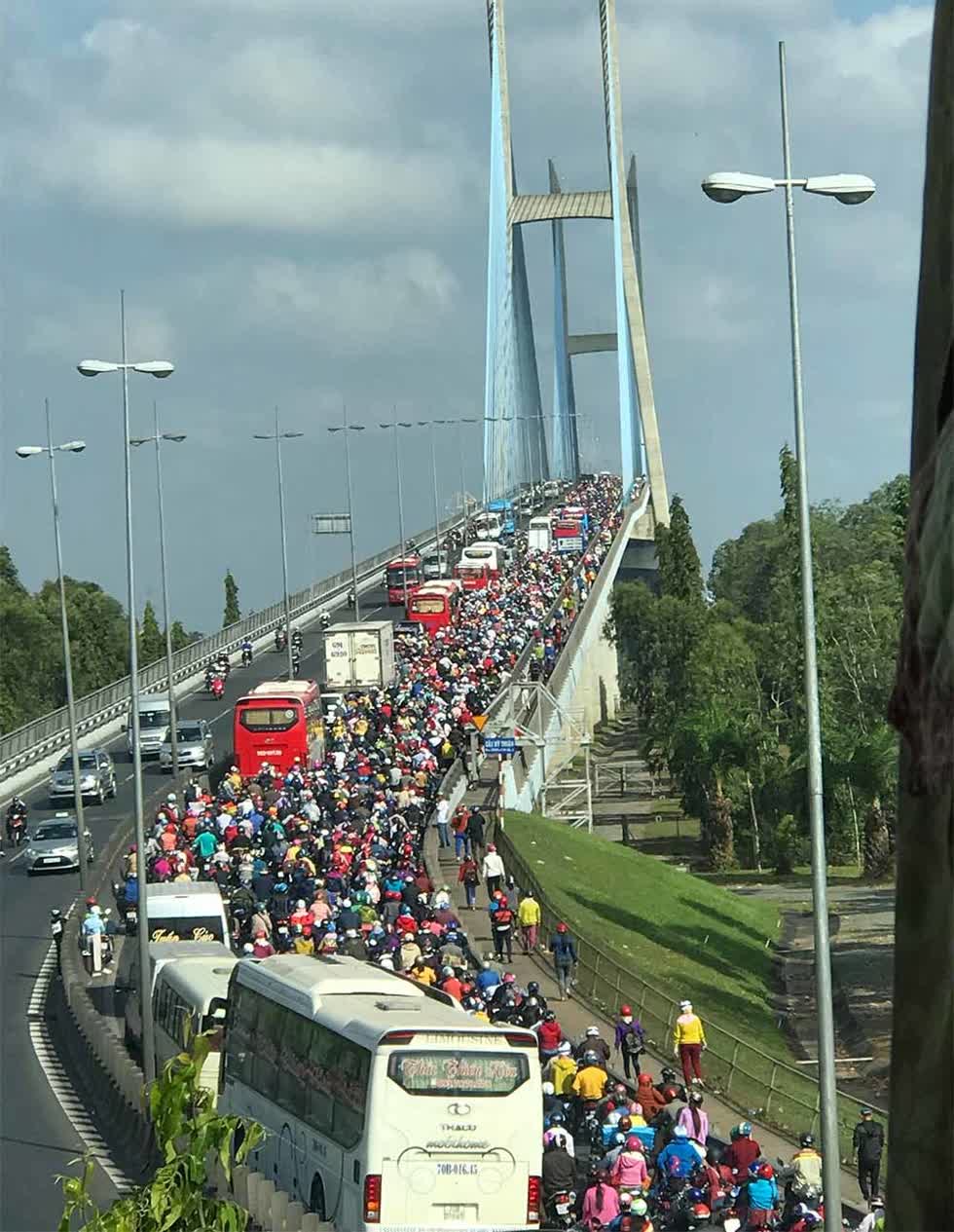 Đồng bằng sông Cửu Long hiện chỉ có khoảng 39km đường cao tốc, dân số tại khu vực lại chiếm hơn 21 triệu. Ảnh: VietnamNet 