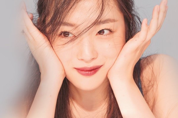 Sulli cố gắng sống tích cực, chăm chỉ làm việc và chiến đấu với căn bệnh trầm cảm trước khi qua đời.