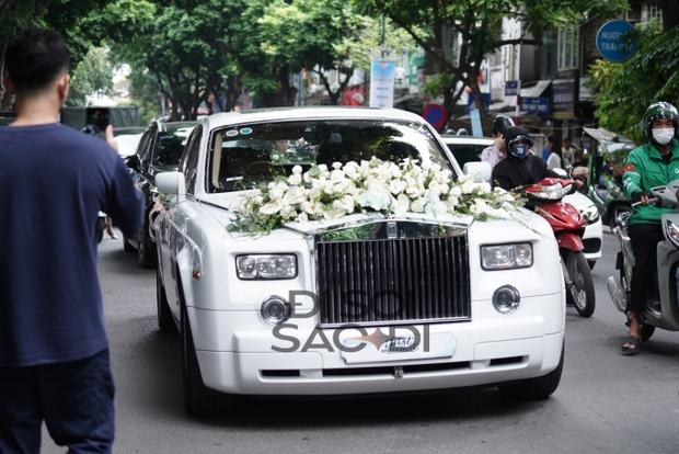 Đoàn Văn Hậu ngồi Roll Royce đến rước Doãn Hải My về dinh