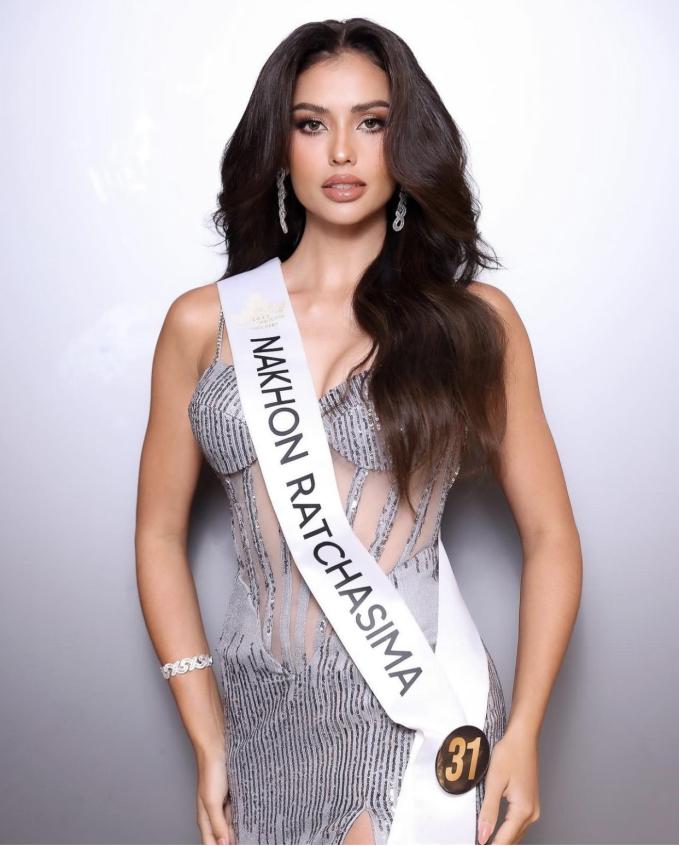 Tuy nhiên, cô vẫn từ bỏ danh hiệu quốc tế để tìm kiếm cơ hội thi Miss Universe