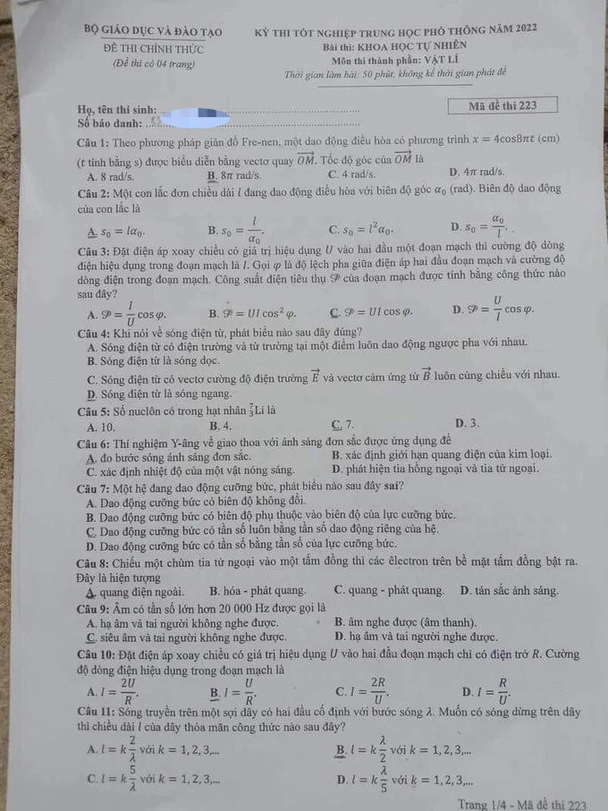 Đề thi và gợi ý đáp án môn Vật lí tốt nghiệp THPT 2022 - Ảnh 1.