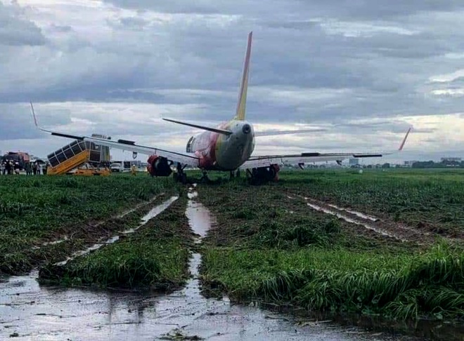 Máy bay chệch đường băng.