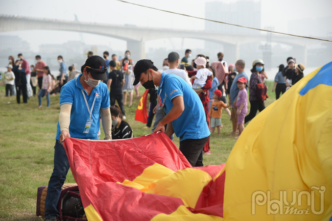 Cùng với đó, chương trình “Du lịch Hà Nội chào 2022 - Get on Hanoi 2022” sẽ diễn ra vào 20h ngày 25/3 tại khu vực Nhà Bát Giác (vườn hoa Lý Thái Tổ, quận Hoàn Kiếm), nhằm hưởng ứng dịp mở cửa lại các hoạt động du lịch trong tình hình mới, tiếp tục giới thiệu, quảng bá hình ảnh du lịch Thủ đô Hà Nội là điểm đến “An toàn - Thân thiện - Chất lượng - Hấp dẫn”; “Hà Nội - Đến để yêu”.