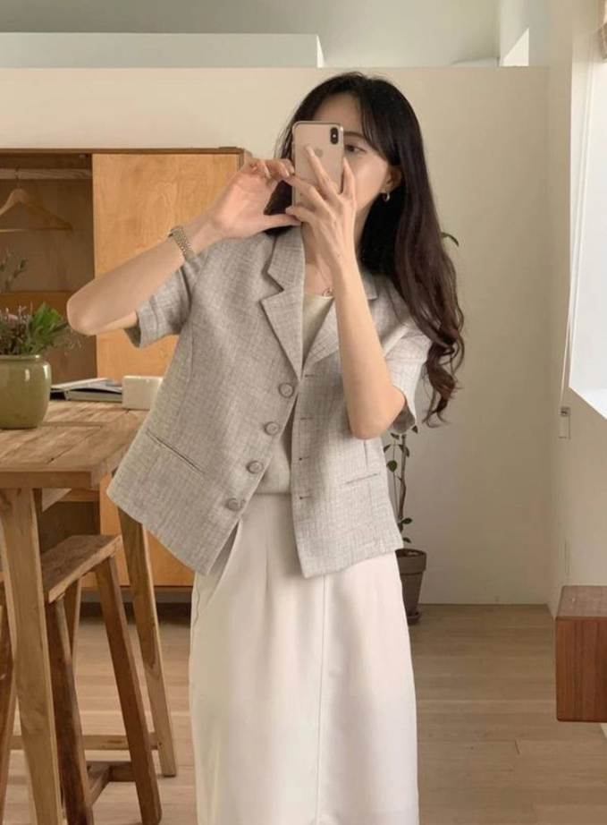 Đáng sắm nhất bây giờ là áo blazer, diện lên sẽ thấy không khí mùa thu liền