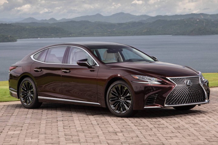 Lexus LS 500.