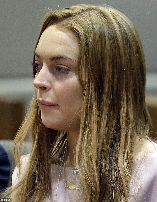 Những hình ảnh này của Lindsay Lohan khiến công chúng vừa chán ngán, vừa xót thương cho một thần tượng từng là người xinh đẹp và tài năng nhất trong lòng mình