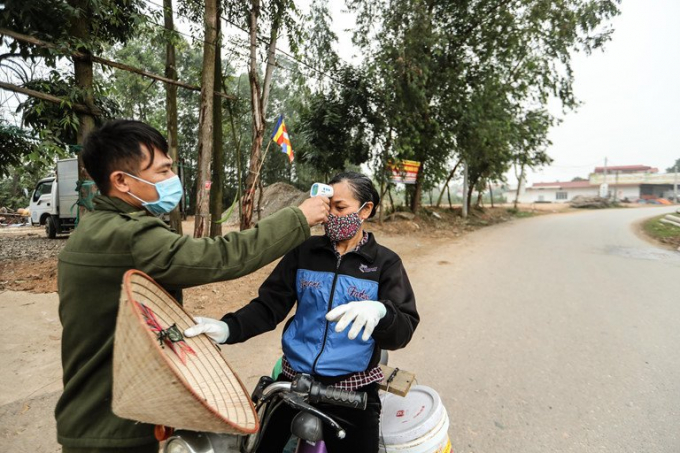 Tỉnh Vĩnh Phúc tăng cường kiểm tra, giám sát tình hình thân nhiệt của địa phương có ca nhiễm dịch.