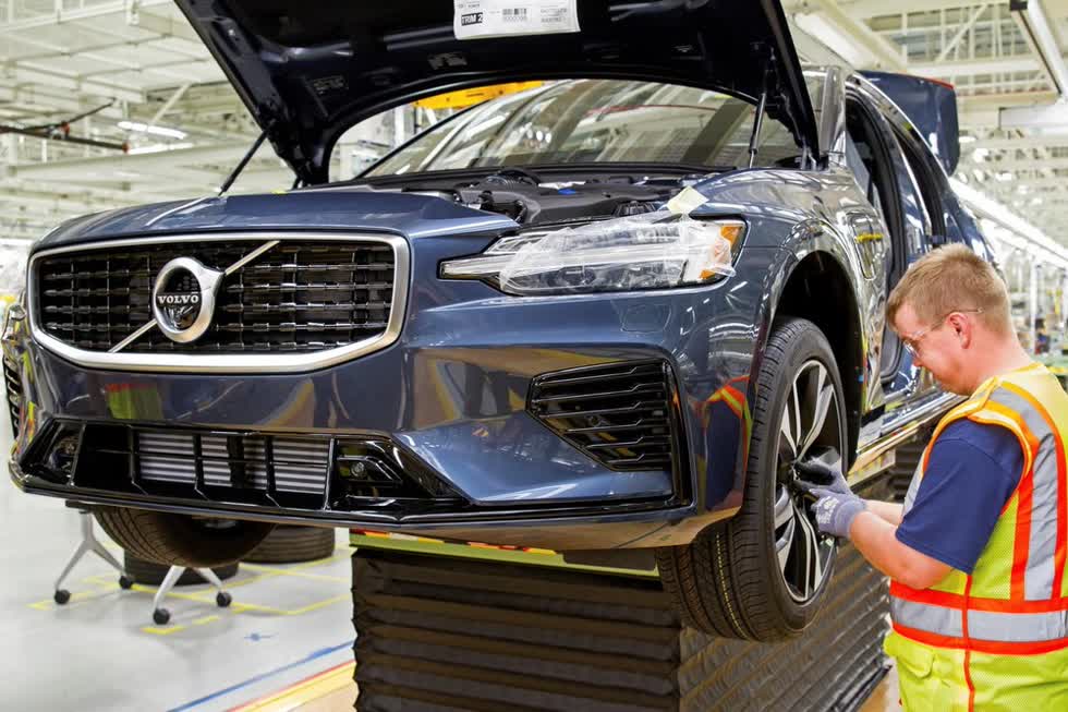 Hình ảnh bên trong một nhà máy của Volvo.