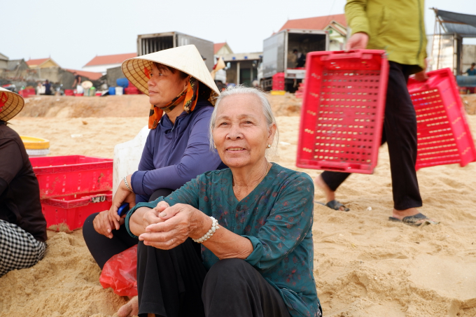 Chợ cá Nhân Trạch – nụ cười lao động sáng cùng ban mai trong nét đẹp cổ tích