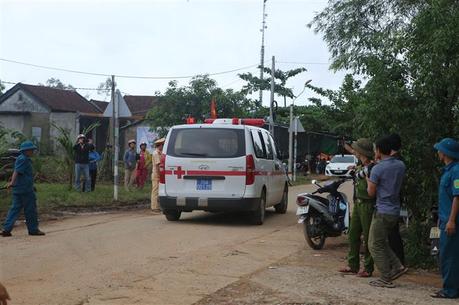 Những thi thể của cán bộ, chiến sĩ trong đoàn công tác được đưa về Bệnh viện 268 (TP. Huế). Ảnh: TTXVN 