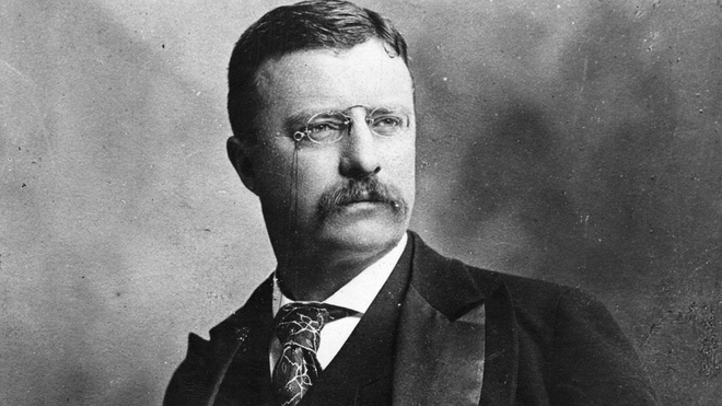 Cựu Tổng thống Theodore Roosevelt thường dành nhiều thời gian để chơi thể thao, kể chuyện cho các con nghe. Ông khuyến khích con thử các hoạt động sáng tạo và rèn luyện sự bền bỉ như săn bắn, câu cá và cưỡi ngựa. Ngay cả khi đang bận chuẩn bị cho các cuộc đàm phán hòa bình, ông vẫn sắp xếp lịch trình, cùng gia đình đi cắm trại. Ảnh: Mental Floss.