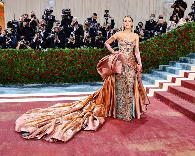 Thời trang đẹp nhất trên thảm đỏ Met Gala 2022 - Ảnh 4.