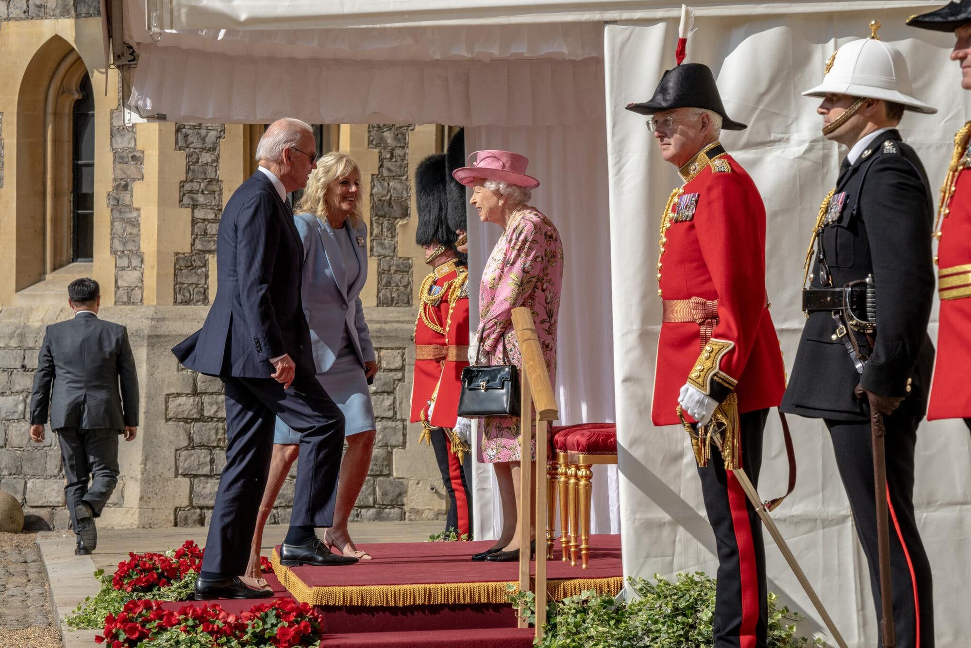 Cuộc đời Nữ hoàng Elizabeth II qua ảnh - Ảnh 47.