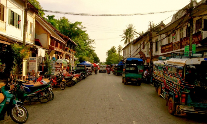 Lào còn nghèo, giao thông chưa tốt, nhưng nhiều cây xanh và không nhiều Khu công nghiệp (Ảnh: sưu tầm)